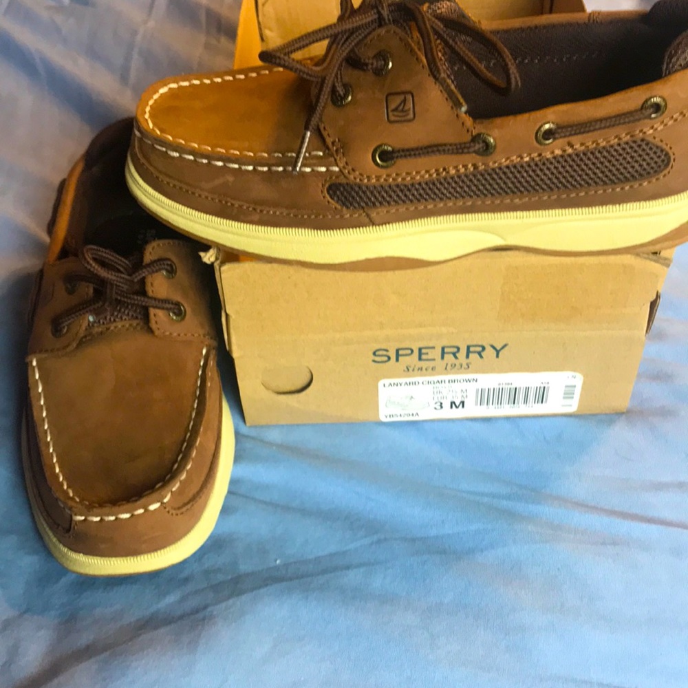 Sperry Lanyard Cigar Brown boys size 3